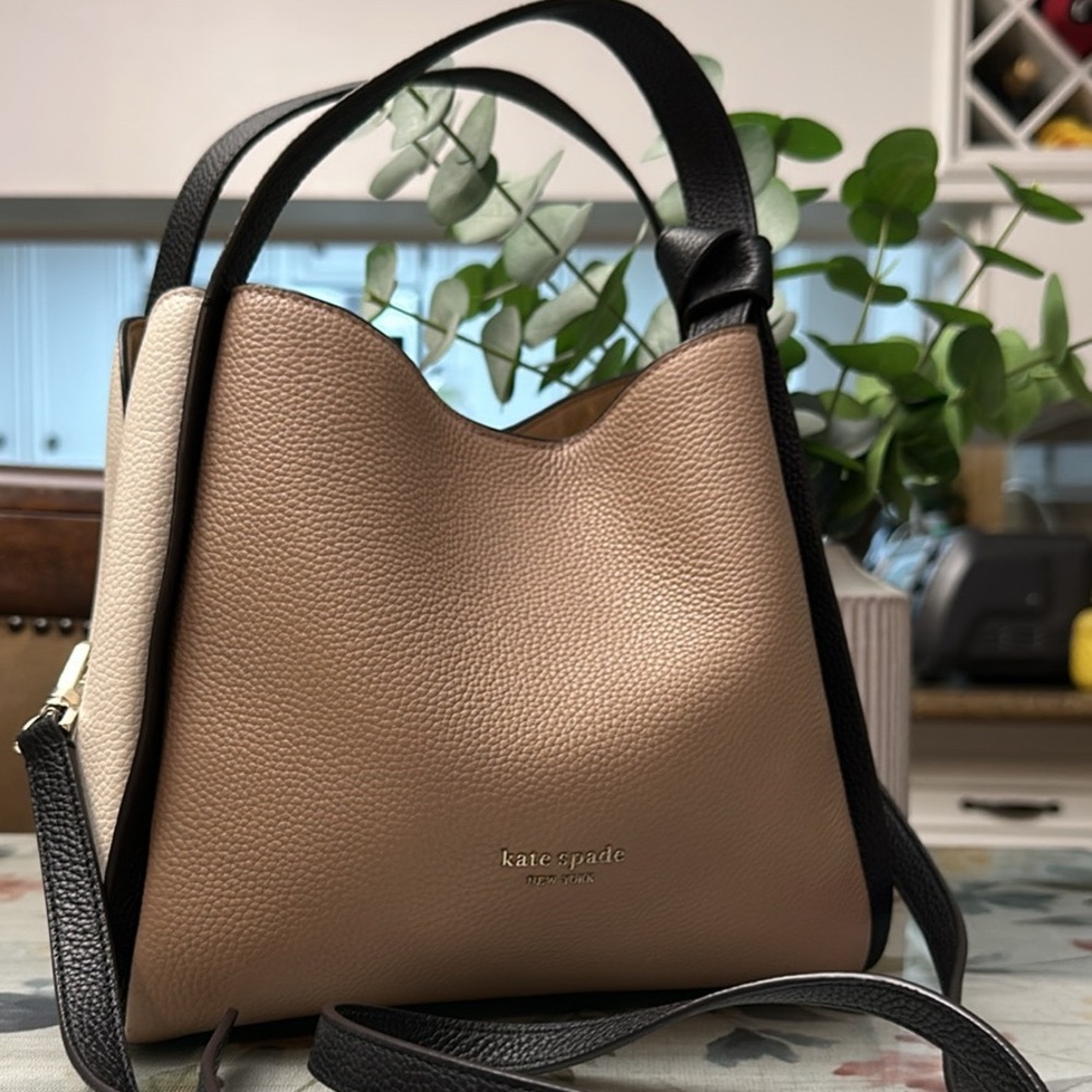 Kate Spade 	
Knott Colorblocked Medium Crossbody Tote